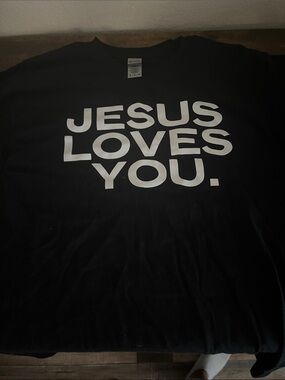 Gildan Black Graphic Tee with White Tag Detail